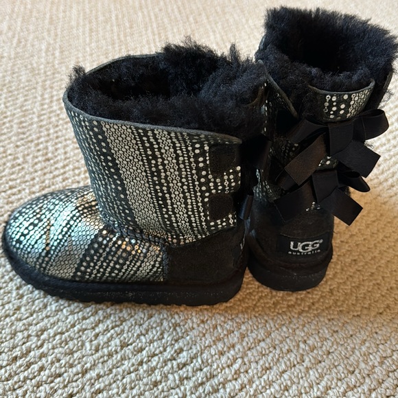 UGG Bailey Bow Holiday Sparkle Blk size 9 - Picture 2 of 5